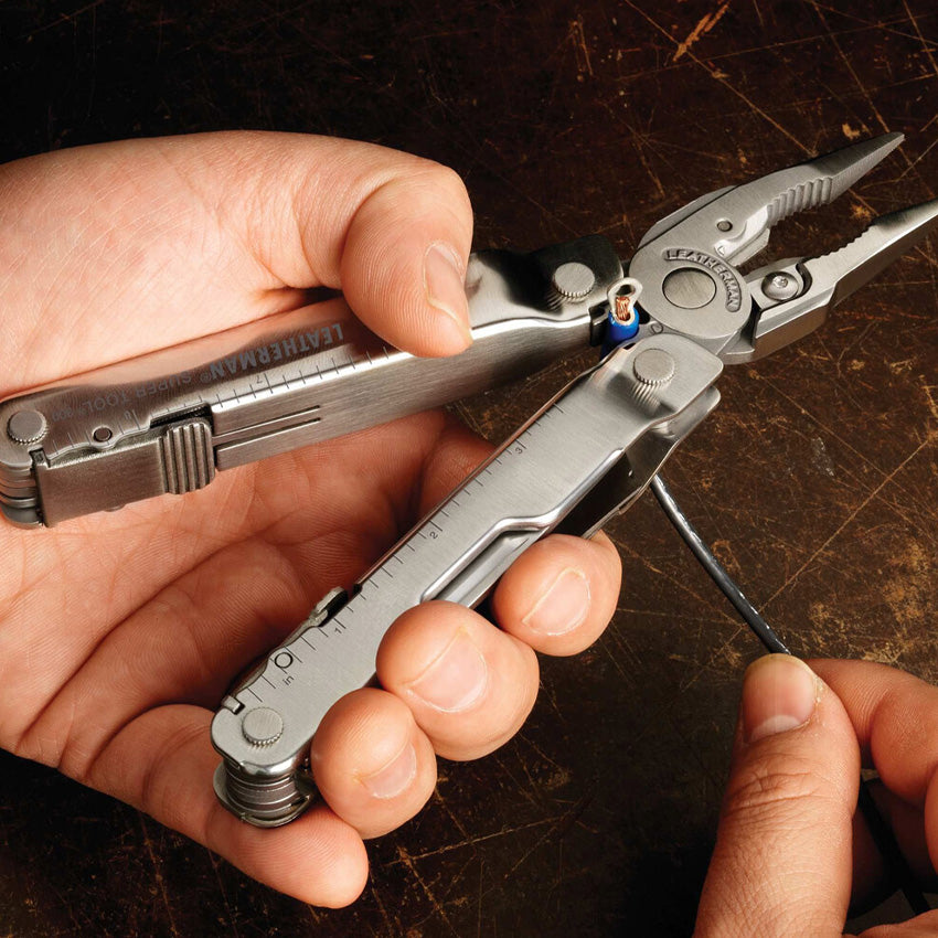 SUPER TOOL 300<sup>®</sup> CON AFILADOR DE REGALO